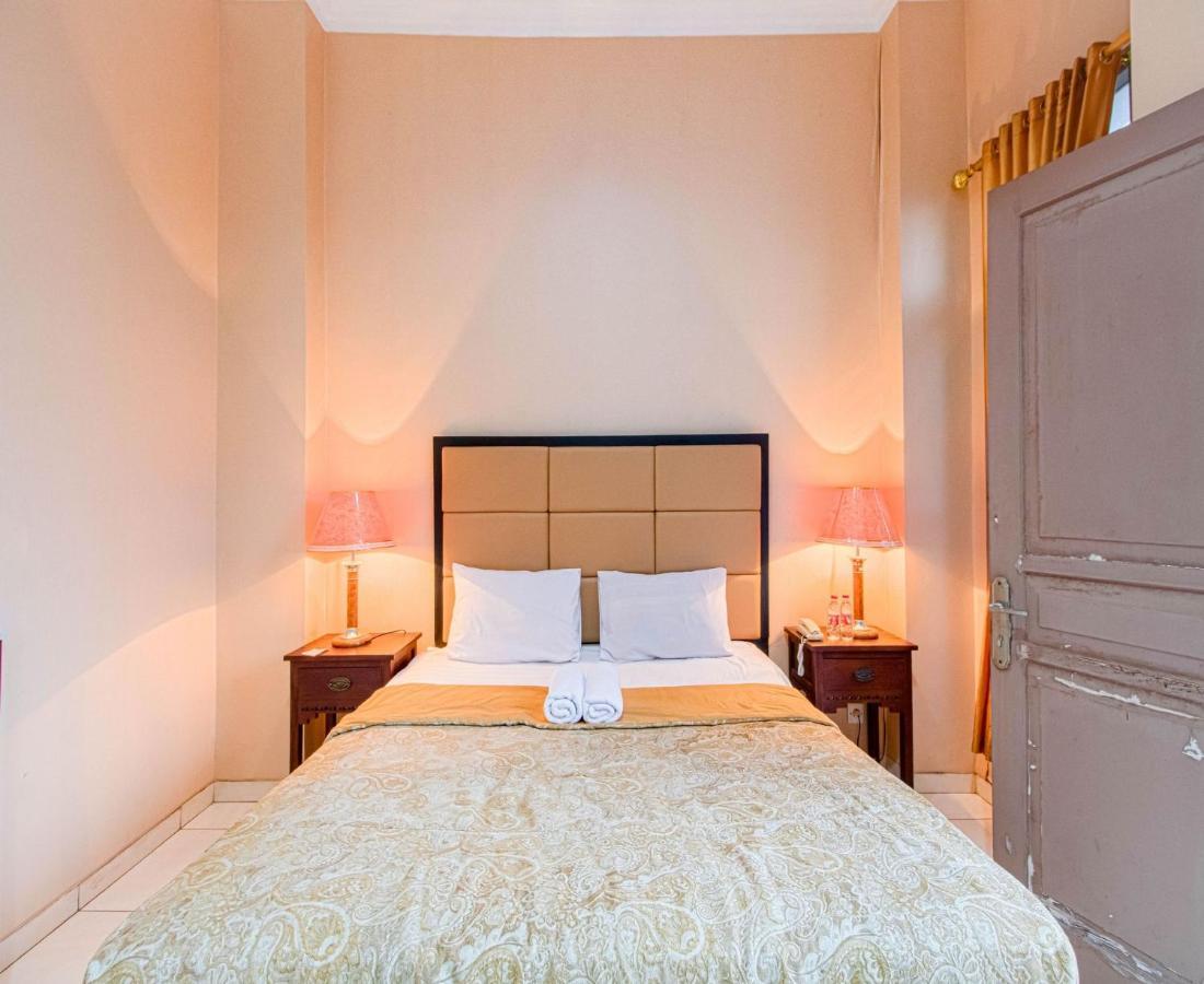 D'Talent Hotel Джокьякарта Экстерьер фото
