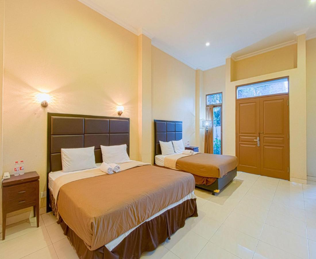 D'Talent Hotel Джокьякарта Экстерьер фото
