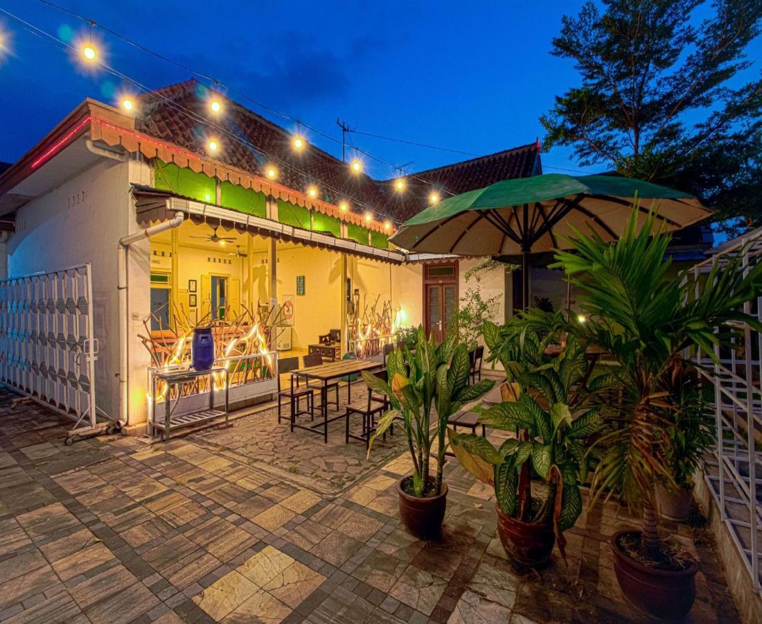 D'Talent Hotel Джокьякарта Экстерьер фото