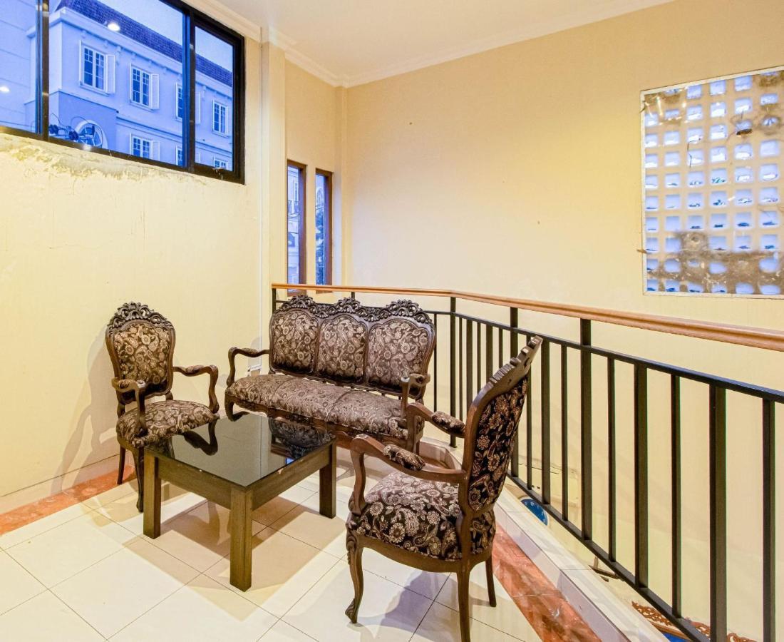 D'Talent Hotel Джокьякарта Экстерьер фото