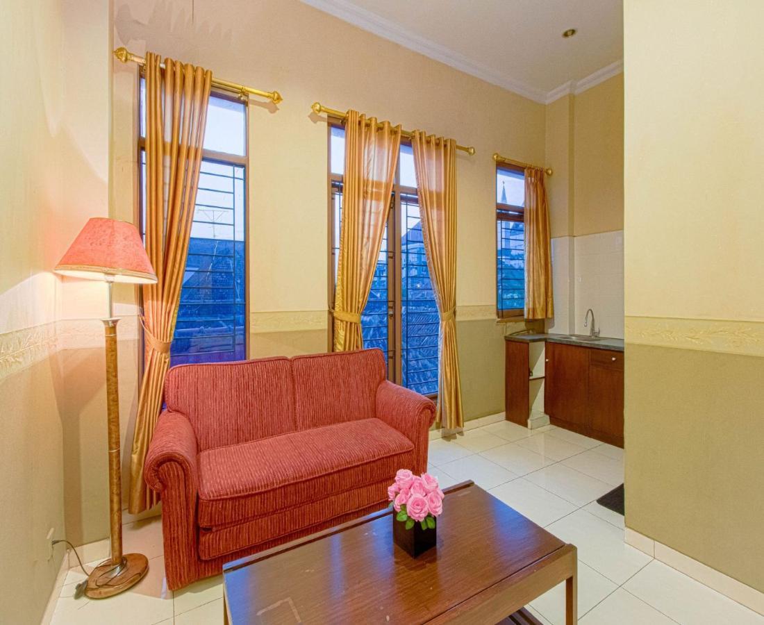 D'Talent Hotel Джокьякарта Экстерьер фото