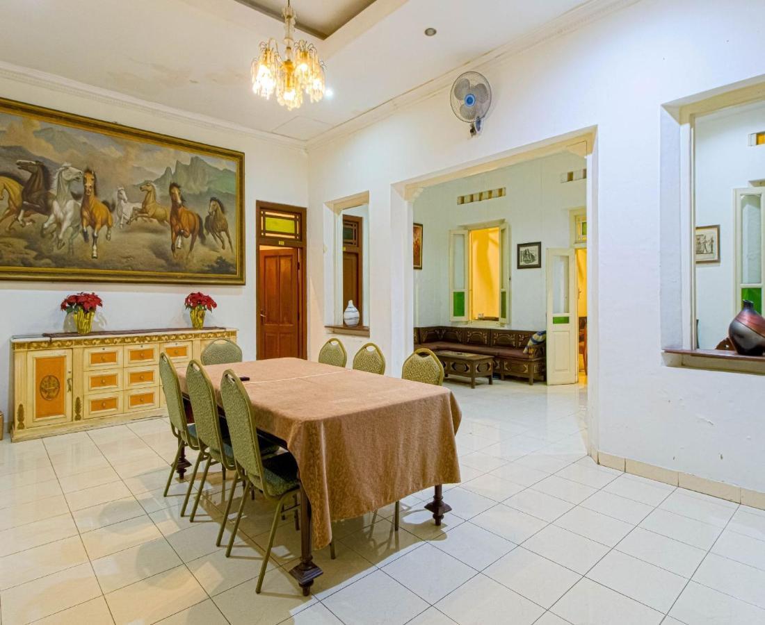 D'Talent Hotel Джокьякарта Экстерьер фото