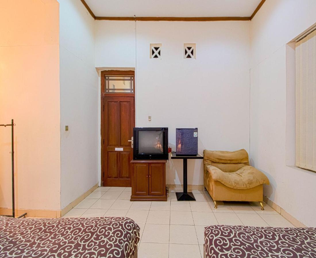 D'Talent Hotel Джокьякарта Экстерьер фото