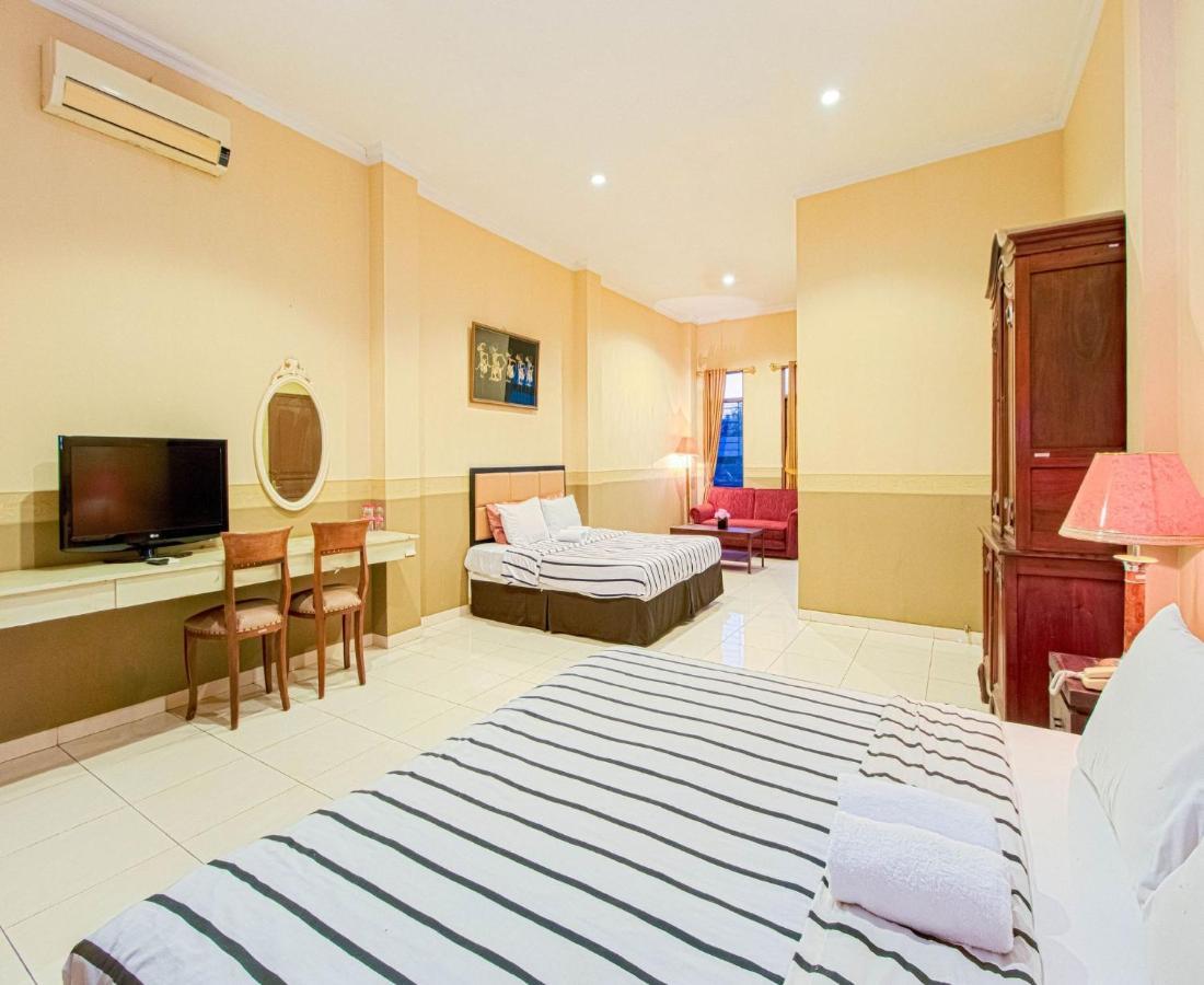 D'Talent Hotel Джокьякарта Экстерьер фото
