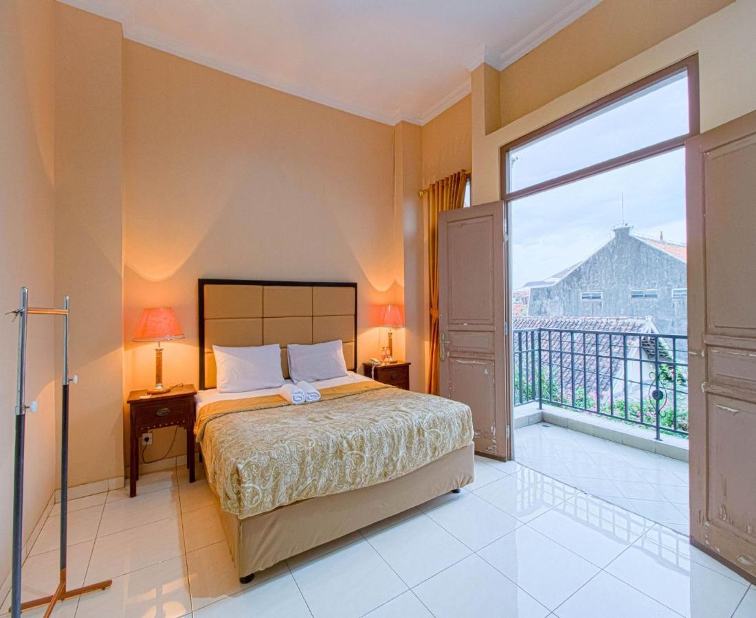 D'Talent Hotel Джокьякарта Экстерьер фото