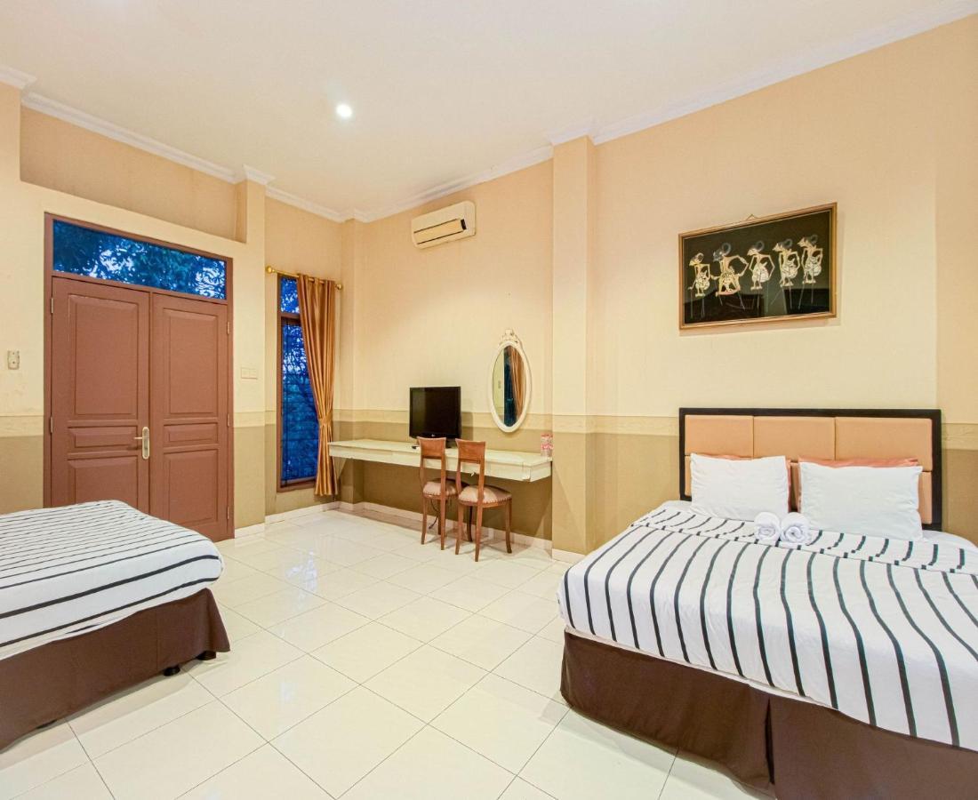 D'Talent Hotel Джокьякарта Экстерьер фото